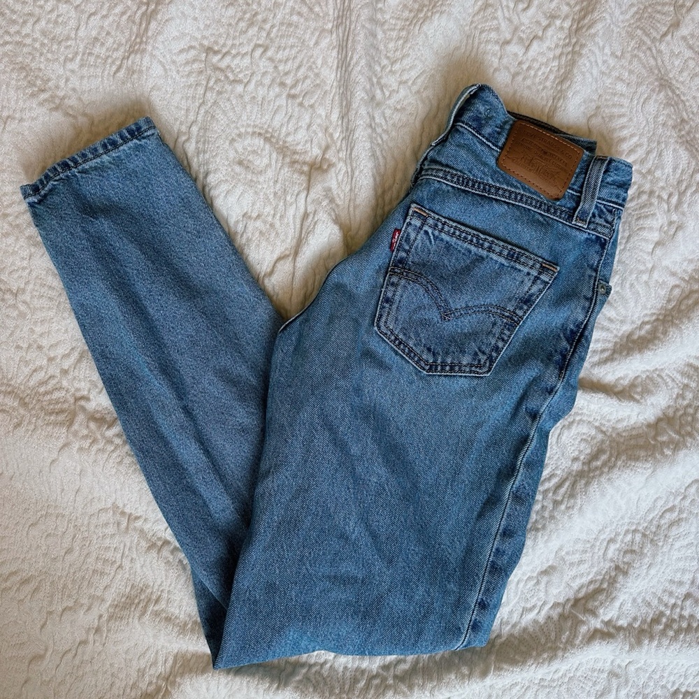 Levi’s 80s mom jeans